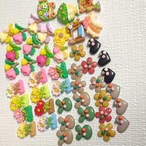 ❤️3/$10❤️M17 - Assorted Flowers, hearts acrylic/resin Cabochons for Crafts